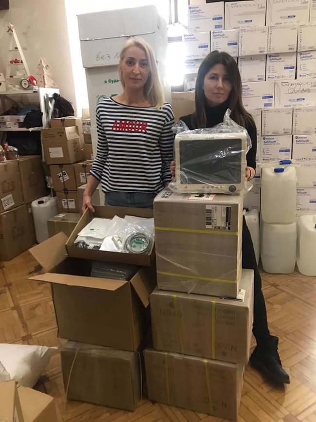 Волонтер Катерина Ножевнікова: У нас були випадки, коли люди на сусідніх ліжках виривали один в одного кисневу маску 03
