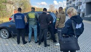 Border guard detained in Uzhhorod for offering to illegally smuggle draft dodger across border for $5,000 – State Border Guard Service. PHOTOS