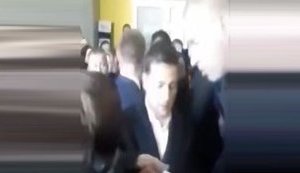 В Тернополе около 200 активистов встретили Зеленского криками "Ганьба!". ВИДЕО