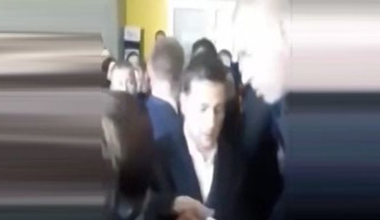 В Тернополе около 200 активистов встретили Зеленского криками "Ганьба!". ВИДЕО