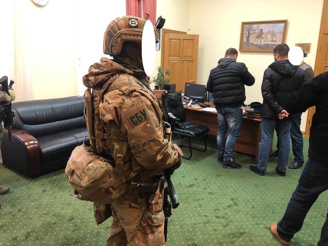 ГПУ і СБУ проводять обшуки в Одеському морському порту й одеській філії АМПУ 02