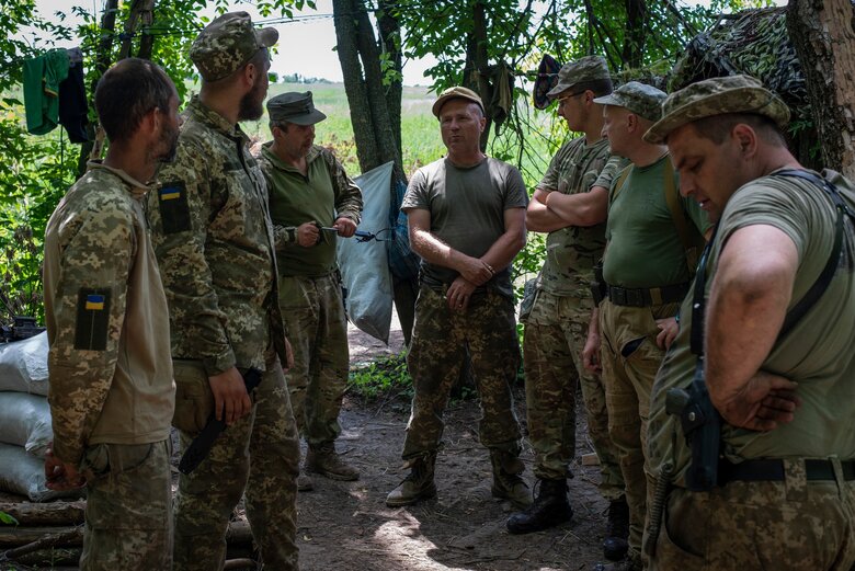 24 листопада від мінометного обстрілу російських окупантів на Бахмутському напрямку загинув капітан 93-ї ОМБр Валерій Глєбов 07