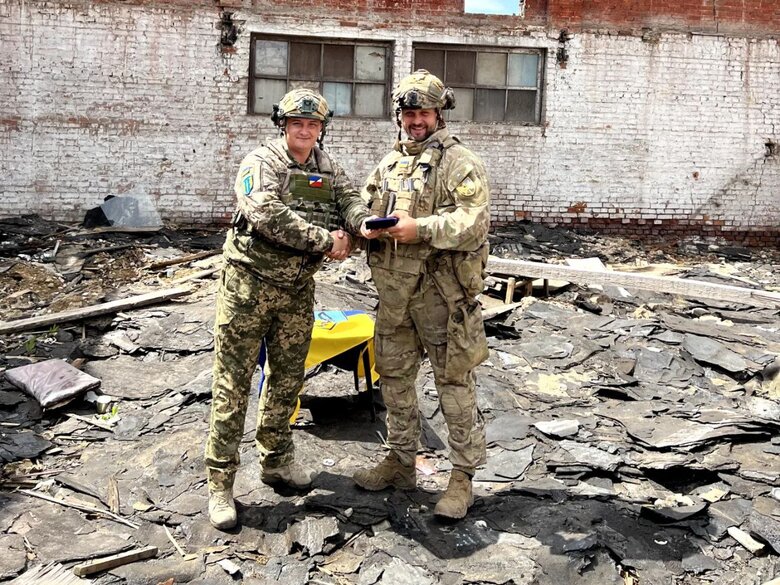 Полковник ЗСУ Анатолій Штефан (Штірліц): Наш наступ відбувається на добре підготовлену лінію оборонних рубежів. Потрібно розуміти, що російські війська не сиділи просто так, а мінували, рили окопи, бетонували їх 03