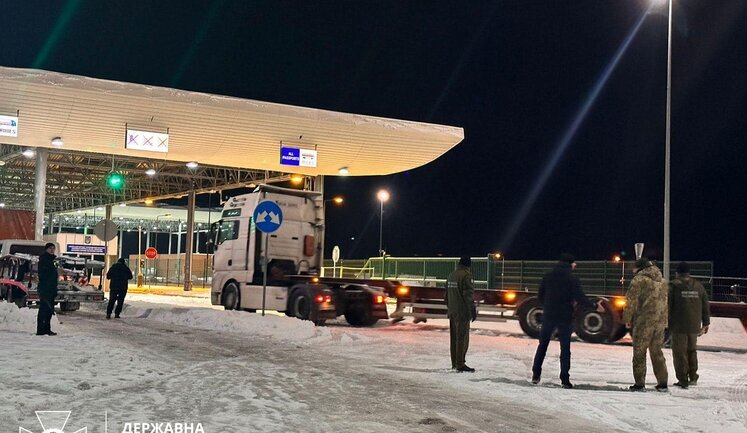 About 3,000 trucks are waiting to cross border from Poland to Ukraine, - SBGS