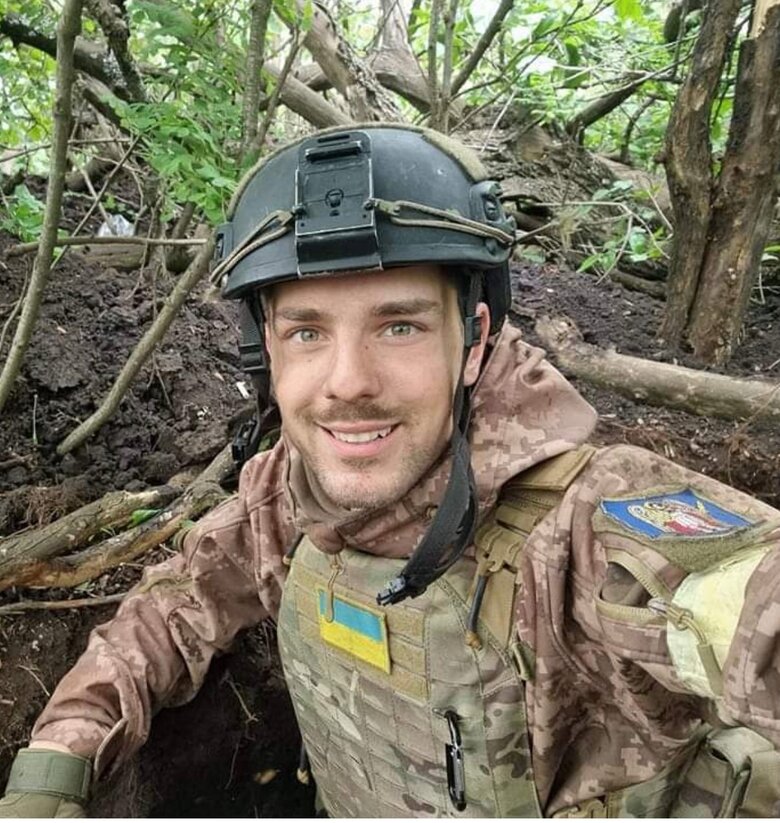 Знімайте рожеві окуляри. Випалюйте в собі всю російську субкультуру: Памяті Романа Ратушного 01