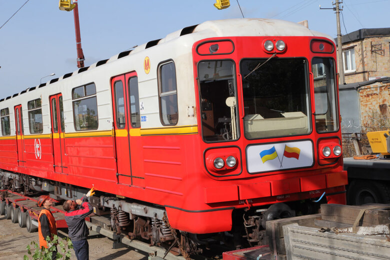 Київ отримав ще 12 варшавських вагонів метро 01