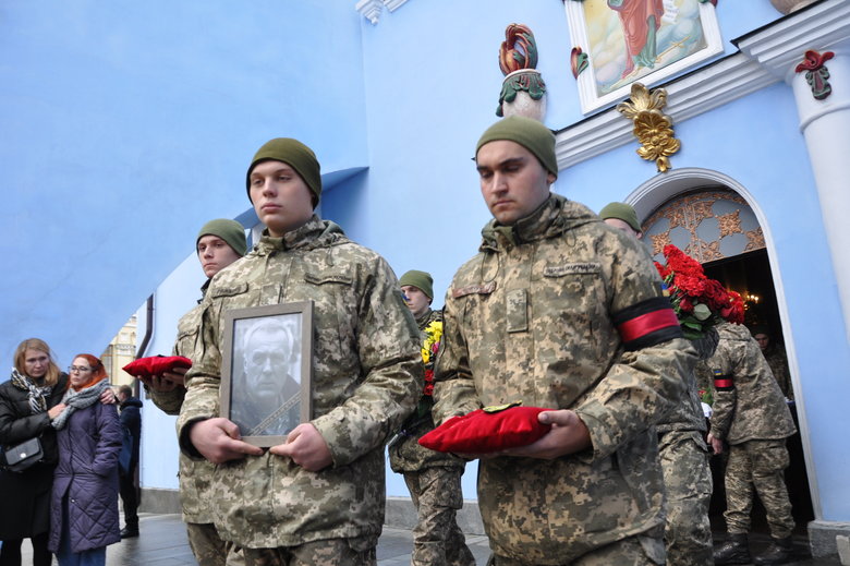 С легендарным волонтером Сергеем Максимцом простились в Киеве 42
