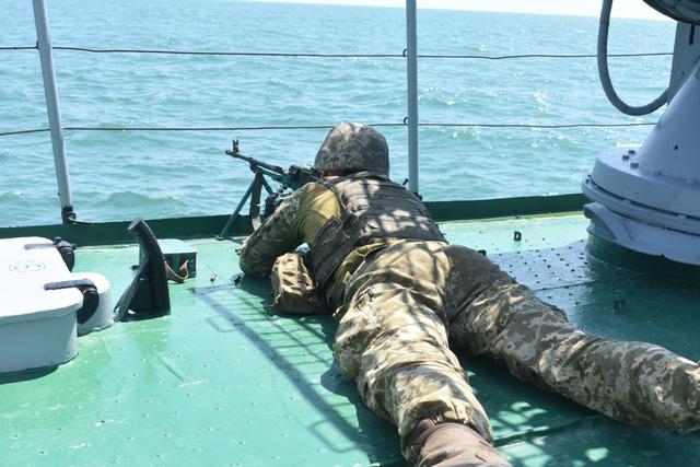 Десантники та військові моряки відпрацювали навчально-бойові завдання в Чорному морі, - Міноборони 09 Десантники та військові моряки відпрацювали навчально-бойові завдання в Чорному морі, - Міноборони 09