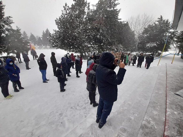 Меморіальну дошку воїну Азова Едуарду Шахову, вбитому російським снайпером на Донбасі, відкрили на Херсонщині 21