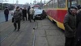 В Киеве автомобиль сбил на трамвайной остановке трех человек. Один из них погиб.