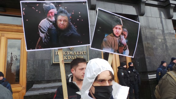 В Киеве под Офисом Президента от Зеленского требовали отставки Авакова 10