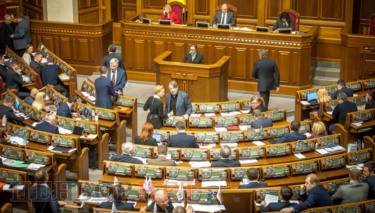 Рада сьогодні розгляне посилення відповідальності за порушення правил дорожнього руху і реформу парламенту