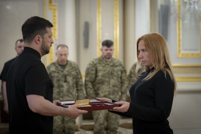 Zelensky presented the awards to seven'ям Героїв України
