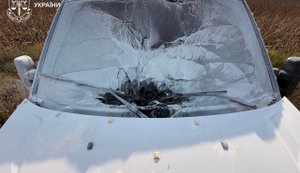Російські FPV-дрони атакували два авто на Харківщині: загинув водій, двоє чоловіків поранені. ФОТОрепортаж