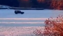 машина дрифтонула під лід