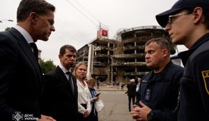 Генсек НАТО Рютте посетил столичную Лукьяновку, атакованную рашистами 24 мая. ФОТОрепортаж