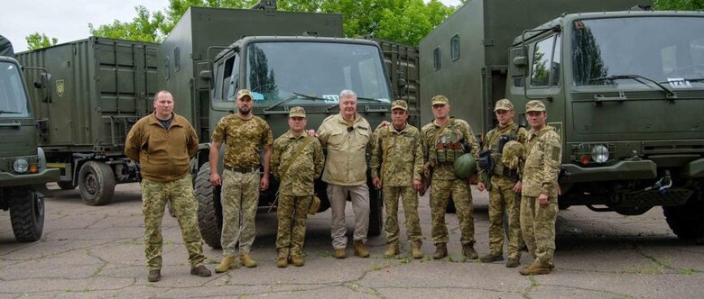 81-я ОАЭМБр получила 3 передвижных авторемонтных мастерских и 5 банно-прачечных комплексов 01
