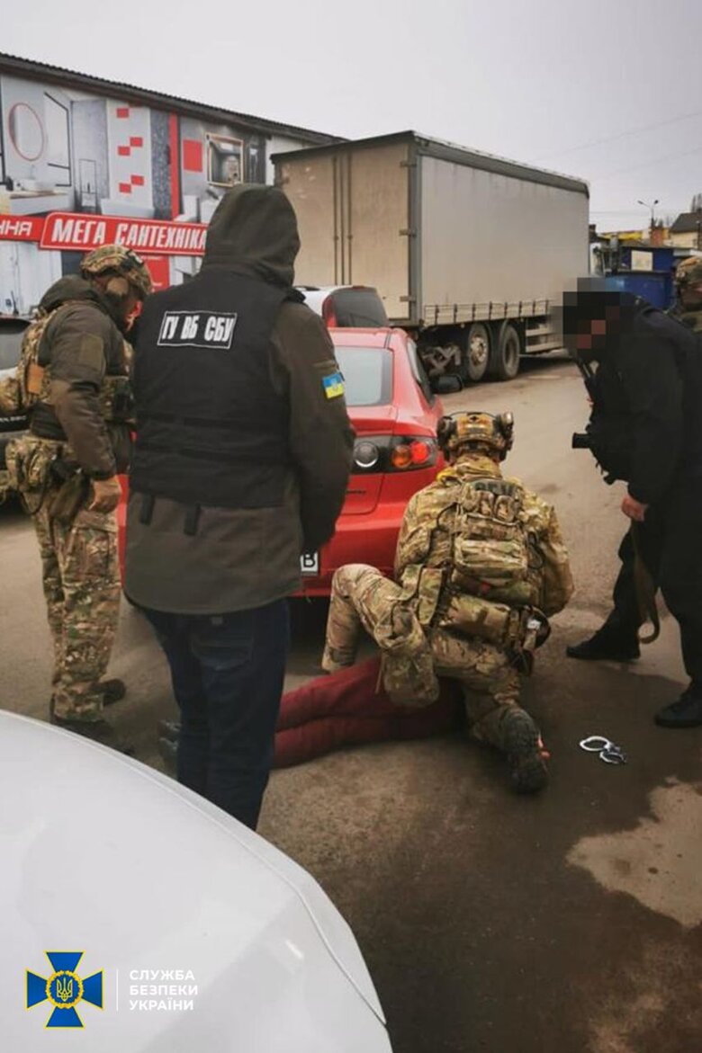 На Вінниччині викрито зрадника, який вербував українських тюремників до ПВК Вагнер, - СБУ 03