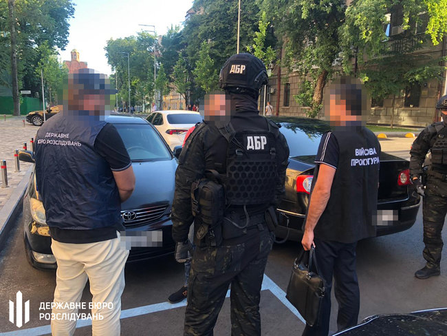ГБР разоблачило сотрудника СБУ, который занимался сутенерством 03
