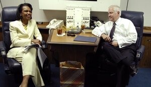 Колишня голова Держдепартаменту США Райс та колишній шеф Пентагону Гейтс закликали дати Україні танки та ракети великої дальності, - WP