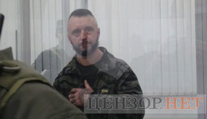 Судді відмовилися дозволити Антоненку сидіти біля адвокатів: "Неможливо буде гарантувати безпеку учасників процесу"