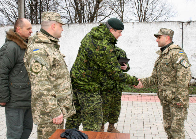канада каменец-подольский выпуск подготовка инструкторы канадские маркот саперов хьюго
