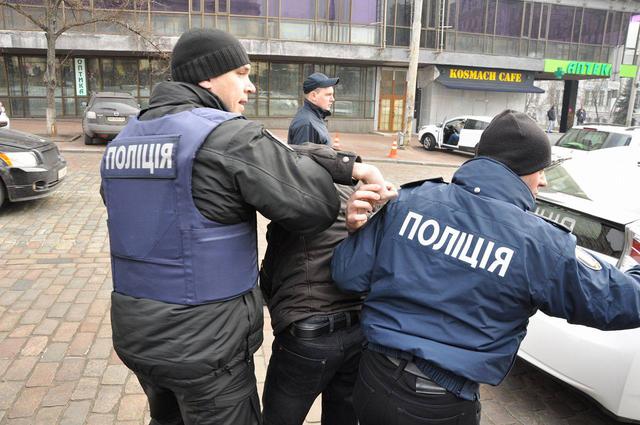 Police detains attackers of feminist rally held in downtown Kyiv 32 Police detains attackers of feminist rally held in downtown Kyiv 32