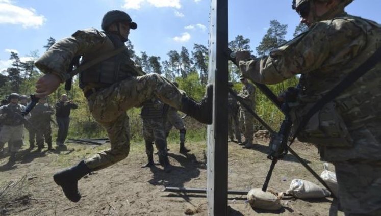 Learning from Uncle Sam - to Russia's annoyance, U.S. hones Ukrainian fighting skills