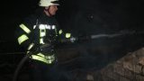Вночі внаслідок масштабної пожежі в Києві впала частина даху житлового будинку, всіх мешканців евакуювали, постраждалих немає. ВІДЕО+ФОТОрепортаж