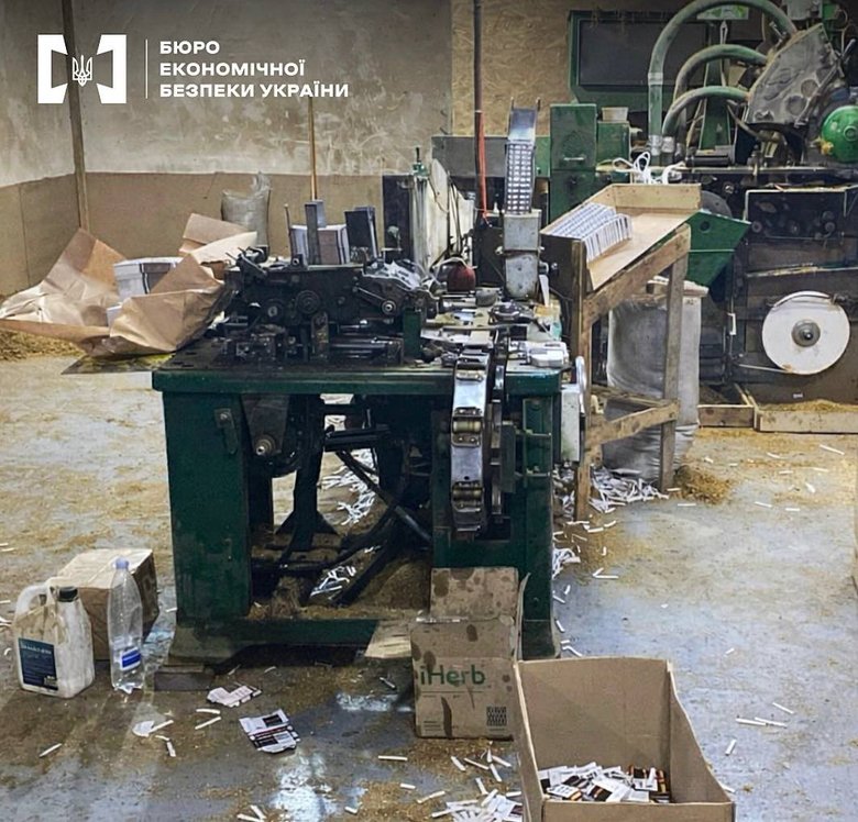 БЕБ знайшло підпільну фабрику з виробництва сигарет на Черкащині
