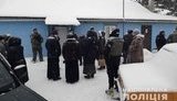Священик на Донбасі оголосив про перехід в ПЦУ: парафіяни обговорюють зміну батюшки, храм охороняють поліцейські
