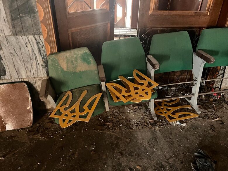 Склад з награбованою українською символікою виявили на визволеній Херсонщині 05 Склад з награбованою українською символікою виявили на визволеній Херсонщині 05