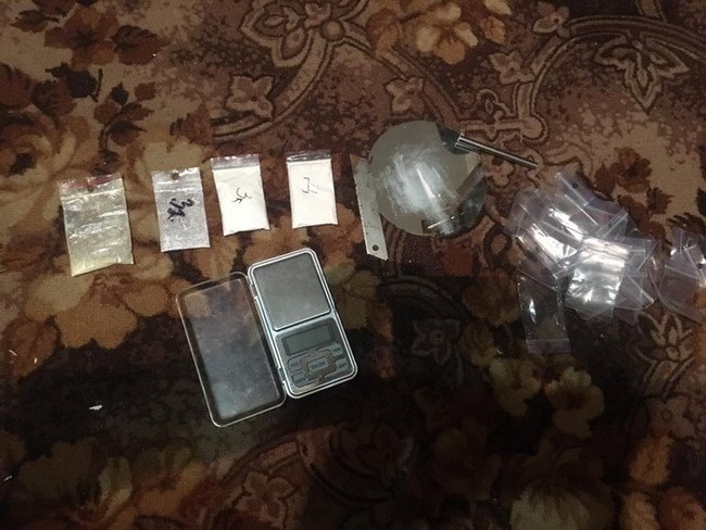 СБУ затримала військовослужбовця, який збував наркотики на Чернігівщині 03