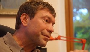 Російські окупанти вкрали в Україні виделки та привезли колаборанту Царьову. Він похвалився краденим. ФОТО