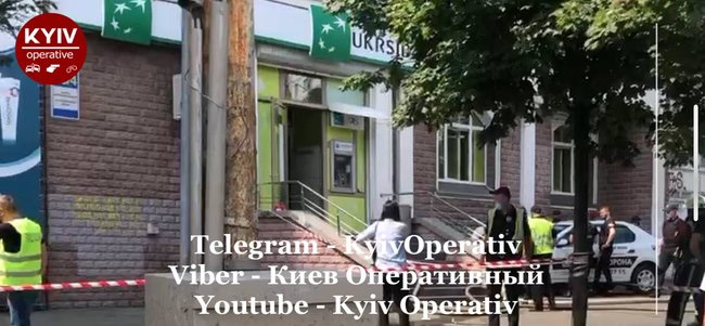 Жінка із застосуванням коктейлю Молотова пограбувала банк у Києві: нападницю затримано (оновлено) 01