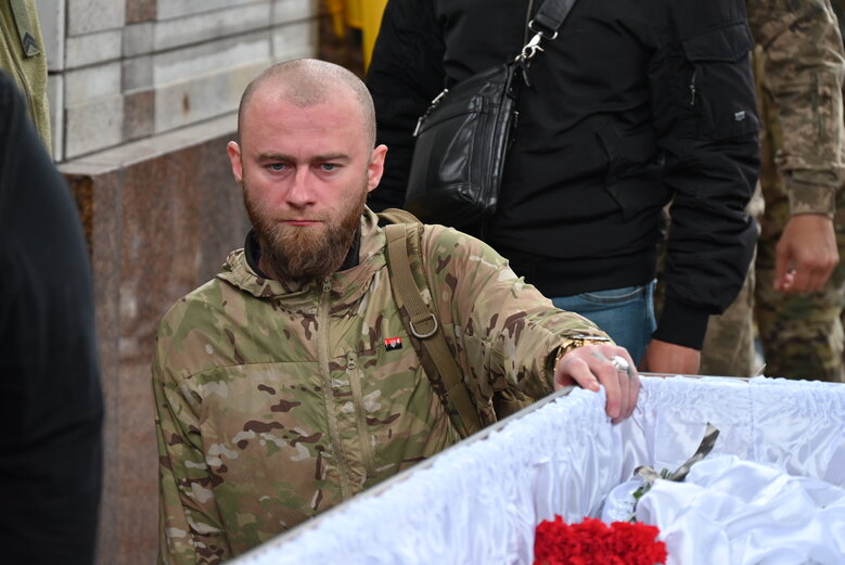У Києві попрощалися з командиром роти стрілецького батальйону Олександром Пастухом (Добрим), який загинув у бою проти рашистів на Луганщині 42