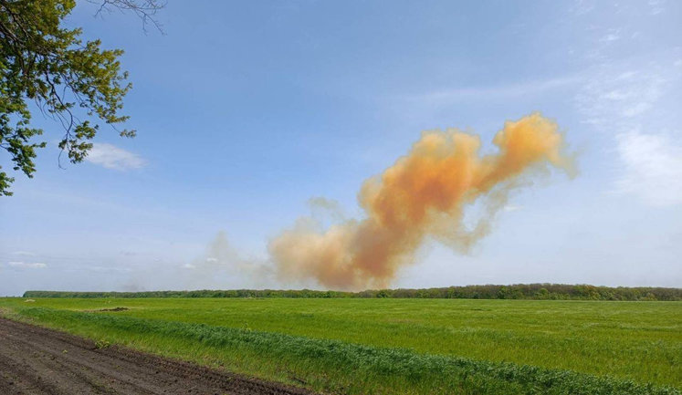 Через обстріли росіян у Краматорському районі було пошкоджено склад з аміачною селітрою. ФОТО