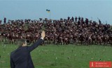 Президент приветствует народ, народ приветствует Президента
