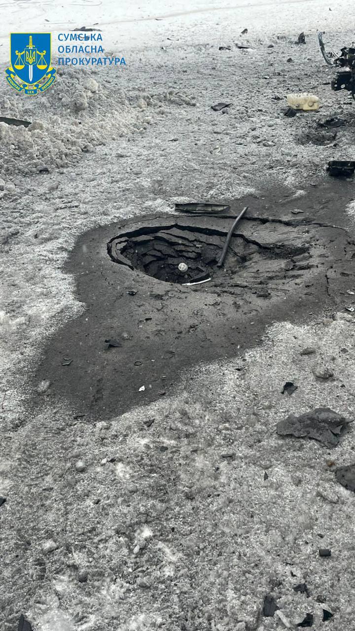 Russian troops shell Krasnopillia in Sumy region, woman is killed 03