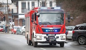 Пожежники перевіряють речовину, розлиту біля пам’ятника у Варшаві