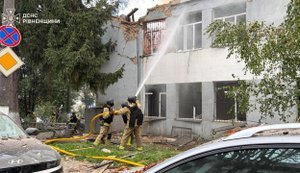 Удар по університету в Рівному: постраждали працівники, студенти були в укриттях, повністю вигорів корпус. ФОТОрепортаж