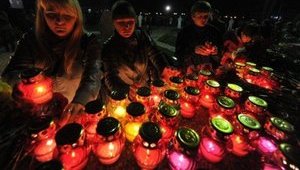 Чернобыльские вдовы в трауре, колокол звонит 25 раз...