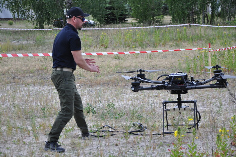Технику для разминирования презентовали в Киевской области 10