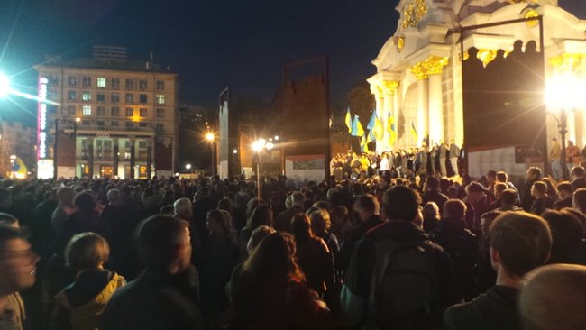 Ні капітуляції, - тысячи людей вышли на Майдан и под ОП, выступая против реализации властью формулы Штайнмайера 01