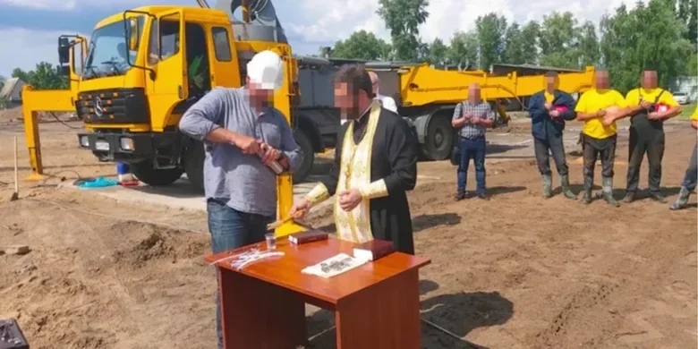 Фото з освячення будівництва "Династії", опубліковане НАБУ