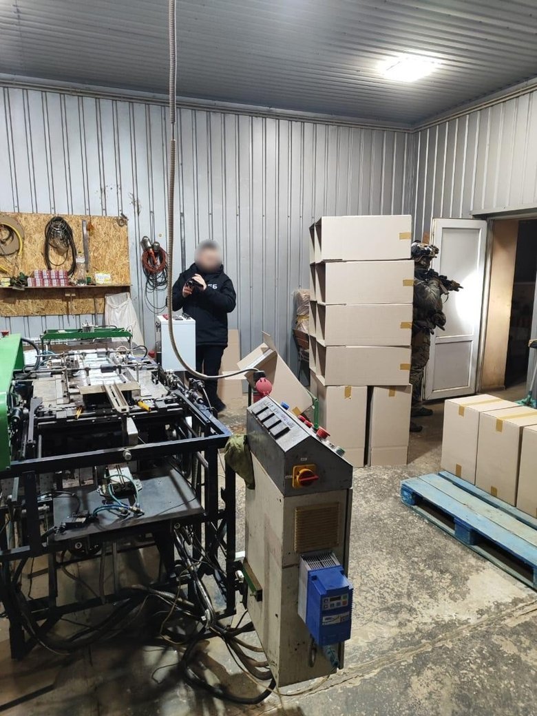 В Полтавской области разоблачена подпольная фабрика по изготовлению сигарет