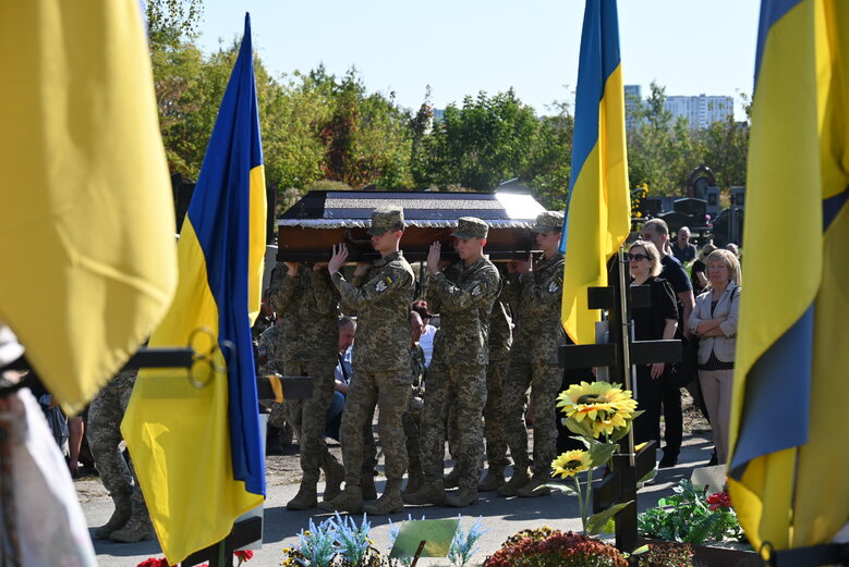 Із загиблим воїном штурмової роти 59-ї бригади Володимиром Іщенком попрощалися у Києві 01