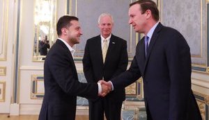 Зеленський більше зацікавлений у твітер-війнах з американськими лідерами, ніж у захисті своєї країни, - сенатор США Мерфі