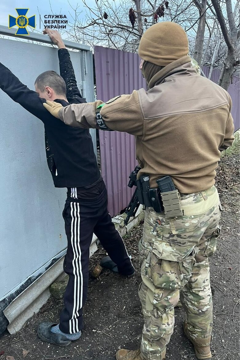 Мужчина, который помогал оккупантам вывозить украинское зерно в Россию, задержан на Харьковщине, - СБУ 03