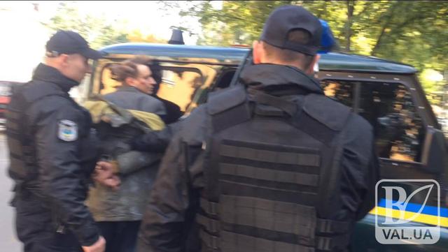 Мужчина с топором напал на сотрудницу прокуратуры в Чернигове 02 Мужчина с топором напал на сотрудницу прокуратуры в Чернигове 02